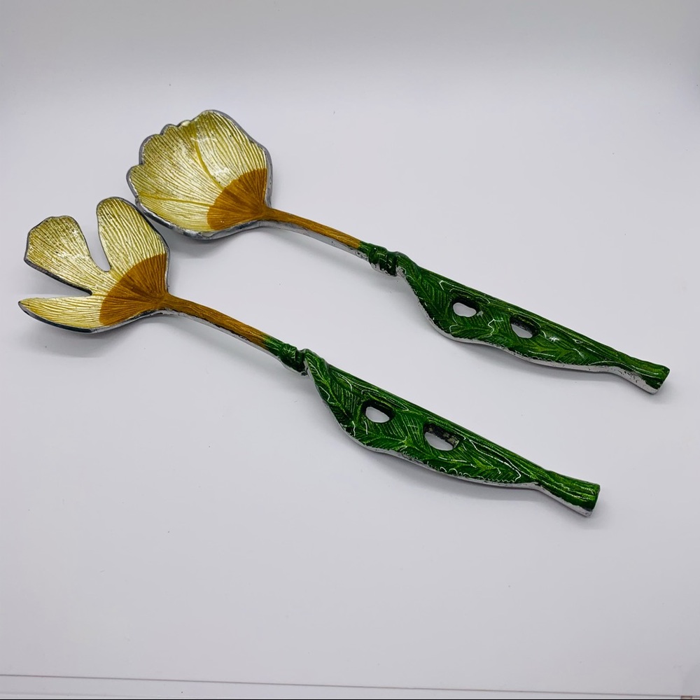NWT Floral Themed Salad Serving Set